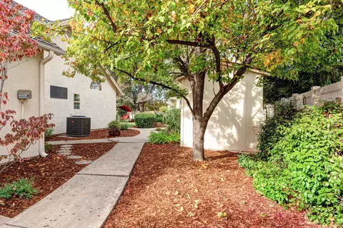 2572 Castlewood Dr, Redding, CA 96002 photo 31