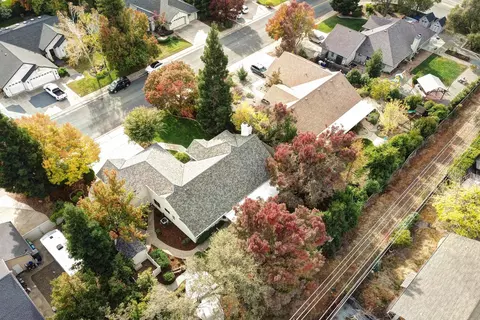 2572 Castlewood Dr, Redding, CA 96002 photo 36