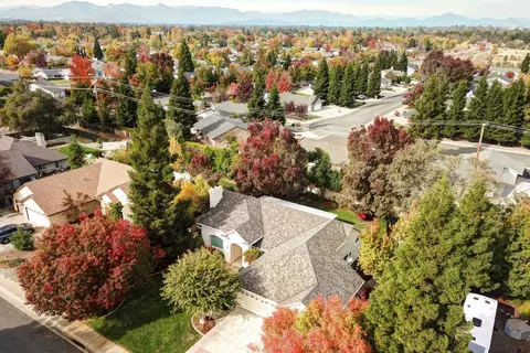 2572 Castlewood Dr, Redding, CA 96002 photo 34