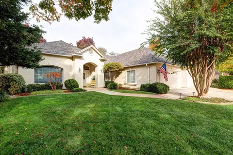 2572 Castlewood Dr, Redding, CA 96002 photo 1