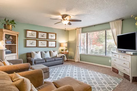 6886 Creekside St, Redding, CA 96001 photo 2