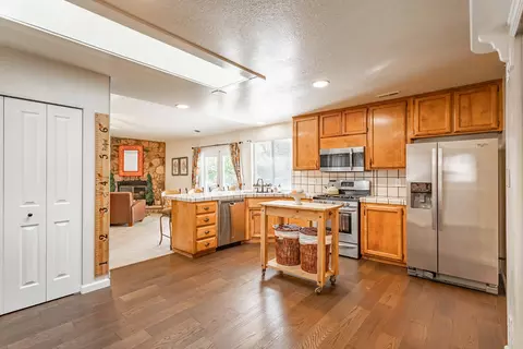 6886 Creekside St, Redding, CA 96001 photo 6
