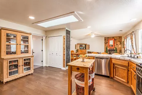 6886 Creekside St, Redding, CA 96001 photo 5