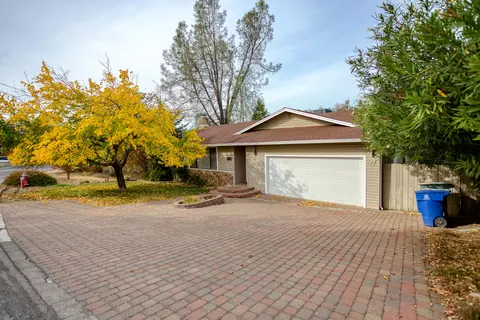 1772 Riviera Dr, Redding, CA 96001 photo 2