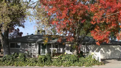 19530 Medo Vale Ln, Redding, CA 96002 photo 1