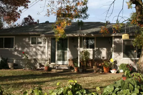 19530 Medo Vale Ln, Redding, CA 96002 photo 2