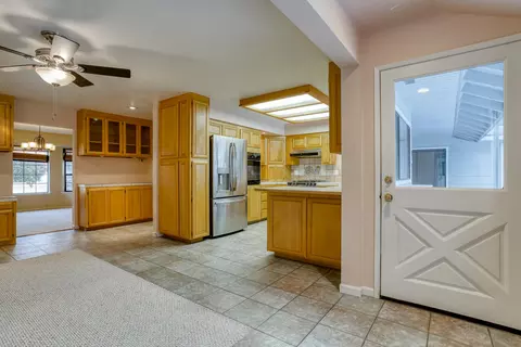 2819 Lake Redding Dr, Redding, CA 96003 photo 11