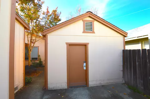 740 West St, Redding, CA 96001 photo 7