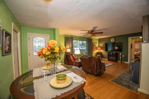 1670 Howard St, Anderson, CA 96007 photo 3