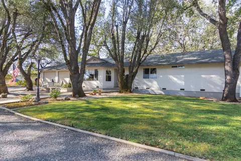 11920 Old Oregon Trl, Redding, CA 96003 photo 1
