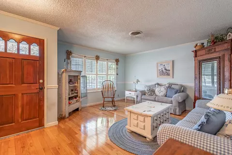 6701 Southgate Dr, Redding, CA 96001 photo 4