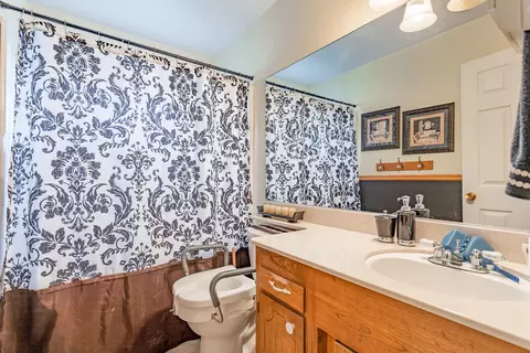 6701 Southgate Dr, Redding, CA 96001 photo 14