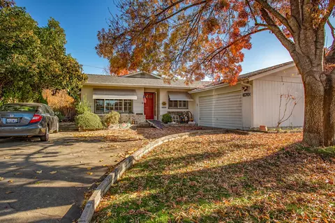6701 Southgate Dr, Redding, CA 96001 photo 2