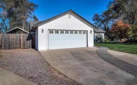 1312 Empress Ln, Redding, CA 96002 photo 2