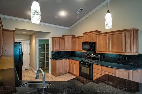 1312 Empress Ln, Redding, CA 96002 photo 10