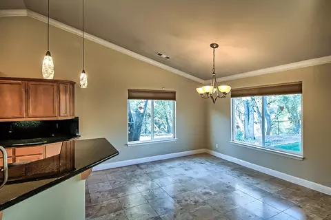 1312 Empress Ln, Redding, CA 96002 photo 8