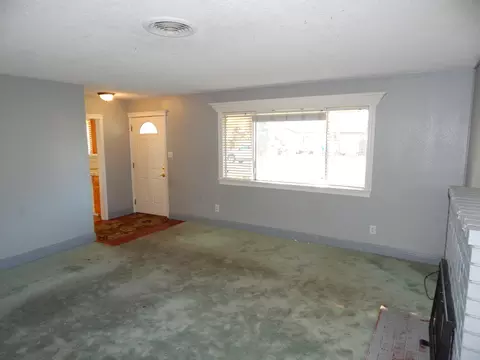 2005 Carpenter Ln, Redding, CA 96002 photo 4