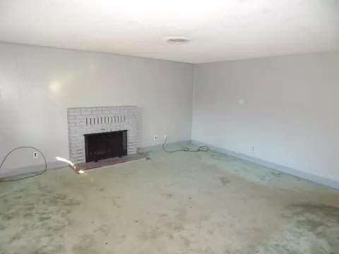 2005 Carpenter Ln, Redding, CA 96002 photo 2