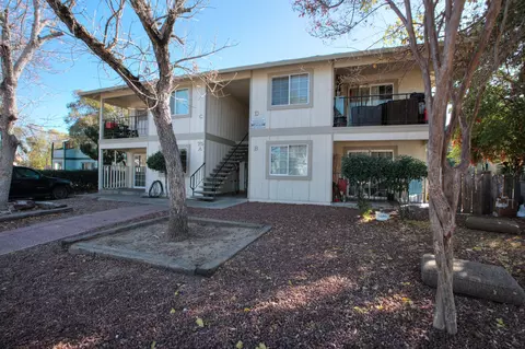 75 Mina Ave, Red Bluff, CA 96080 photo 2
