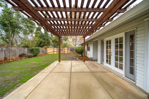 3428 Oak Haven Ct, Redding, CA 96002 photo 5