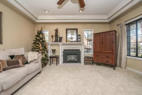 1725 Edgewood Dr, Redding, CA 96003 photo 2