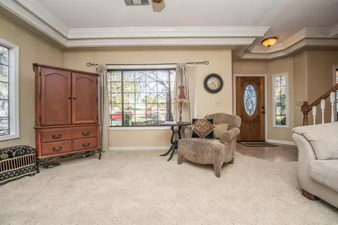 1725 Edgewood Dr, Redding, CA 96003 photo 3