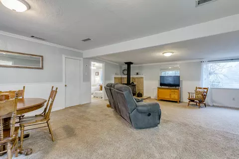 9758 Logan Rd, Redding, CA 96003 photo 4