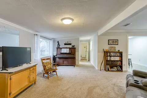 9758 Logan Rd, Redding, CA 96003 photo 6