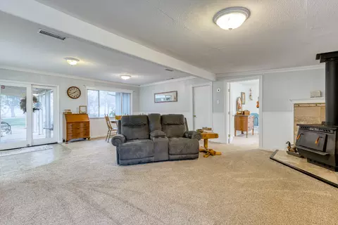 9758 Logan Rd, Redding, CA 96003 photo 3