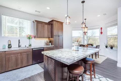 10830 Green Oaks Ln, Redding, CA 96003 photo 12