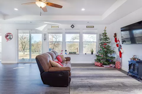 10830 Green Oaks Ln, Redding, CA 96003 photo 9