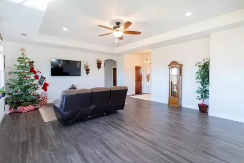 10830 Green Oaks Ln, Redding, CA 96003 photo 8