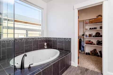 10830 Green Oaks Ln, Redding, CA 96003 photo 18