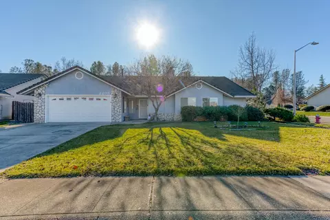 2205 Candlewood Dr, Redding, CA 96003 photo 2