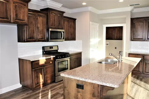 945 Rollingview Dr, Redding, CA 96003 photo 2