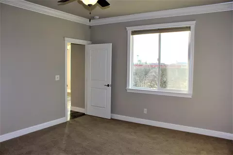 945 Rollingview Dr, Redding, CA 96003 photo 12