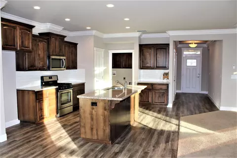 945 Rollingview Dr, Redding, CA 96003 photo 3