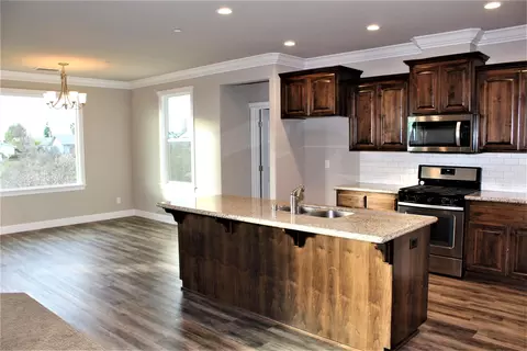 945 Rollingview Dr, Redding, CA 96003 photo 4