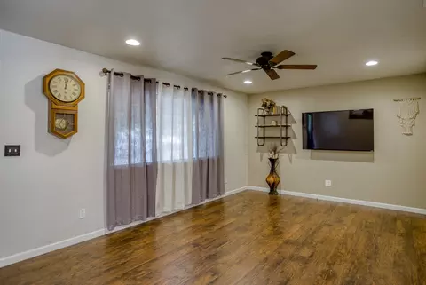 5157 Debbie Ln, Redding, CA 96002 photo 3