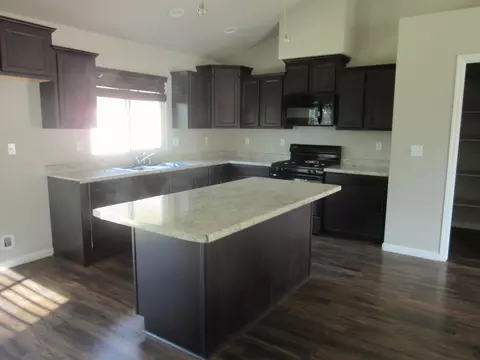 3884 Mercury Dr, Redding, CA 96002 photo 5