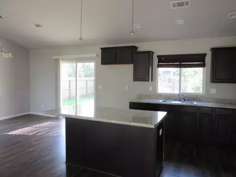 3884 Mercury Dr, Redding, CA 96002 photo 4