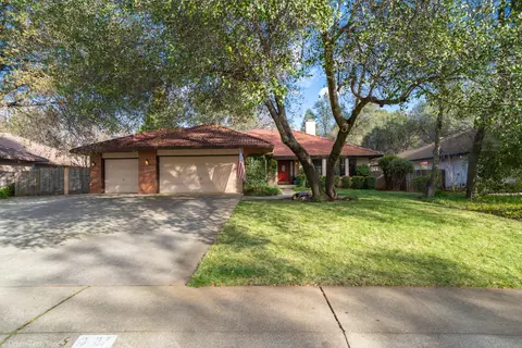 4127 Saratoga Dr, Redding, CA 96002 photo 1