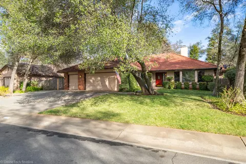4127 Saratoga Dr, Redding, CA 96002 photo 4