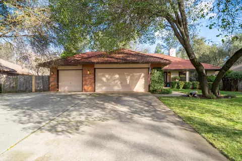 4127 Saratoga Dr, Redding, CA 96002 photo 5