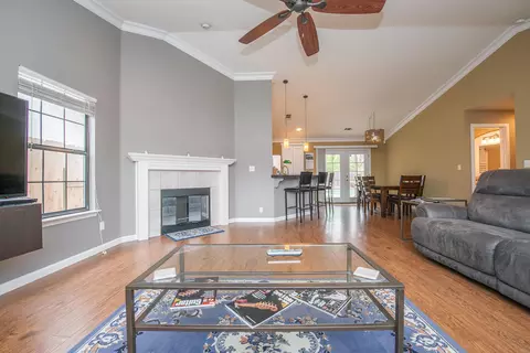647 Chancellor Blvd, Redding, CA 96003 photo 5