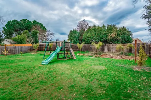 1450 Atajo Ct, Redding, CA 96003 photo 17