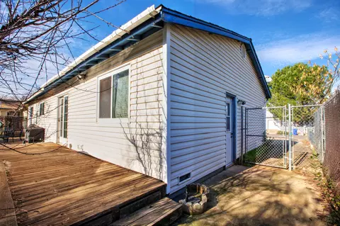 2109 Deimos Ct, Redding, CA 96002 photo 4
