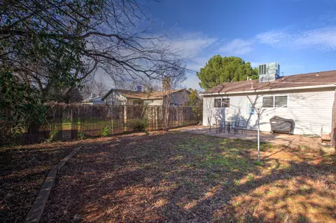 2109 Deimos Ct, Redding, CA 96002 photo 9