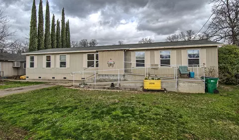 18598 Wayne Ln, Redding, CA 96003 photo 2