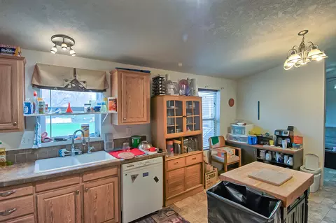18598 Wayne Ln, Redding, CA 96003 photo 12